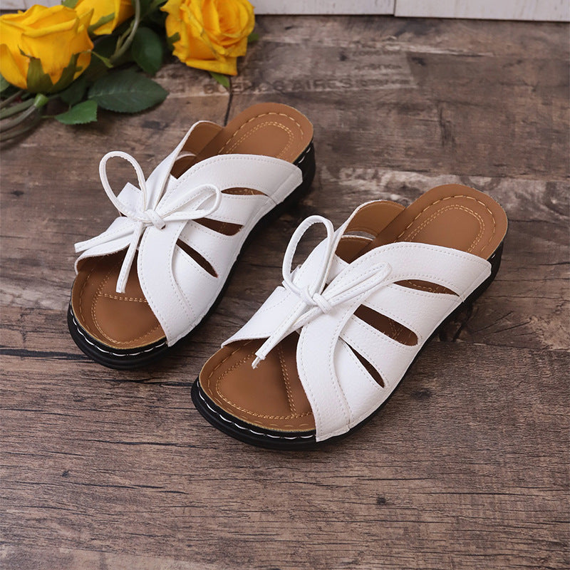 Sandalias de cuña plana con lazo calado