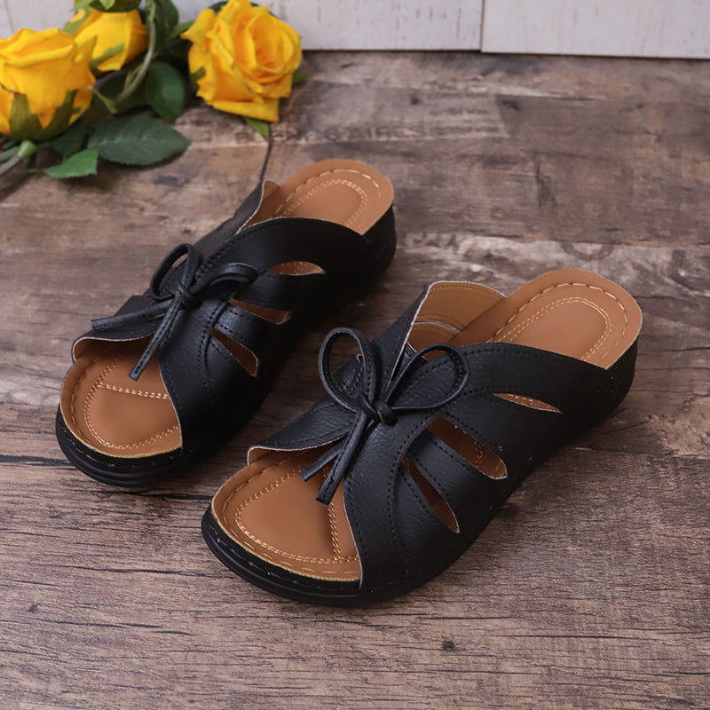 Sandalias de cuña plana con lazo calado