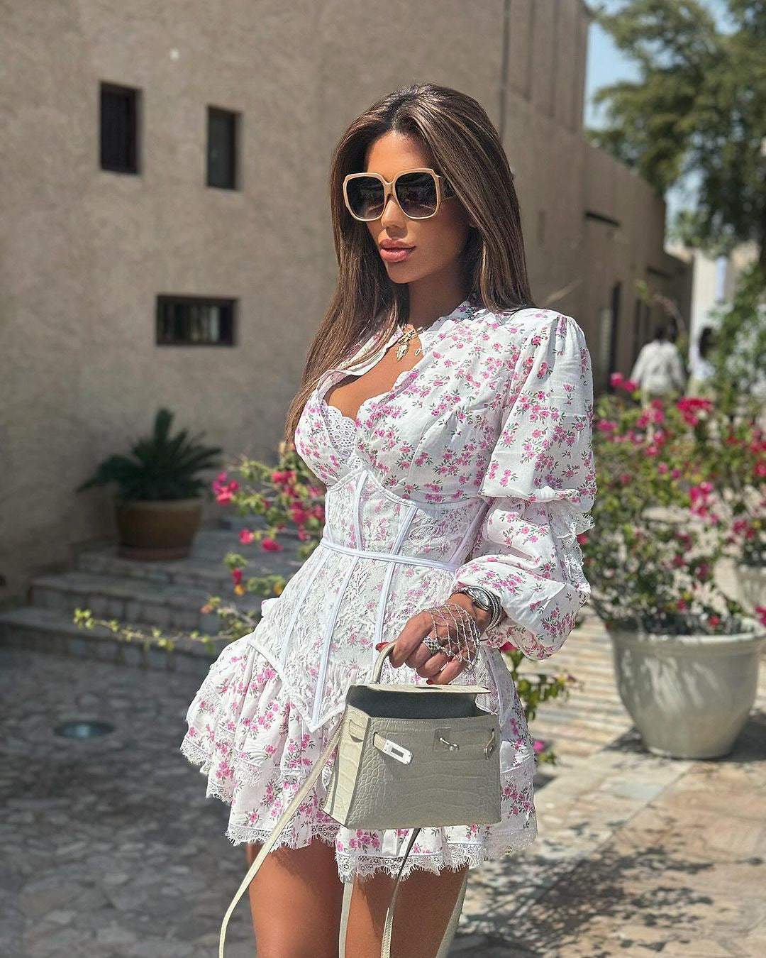 Vestido corto de manga larga con cintura ajustada y estampado para mujer